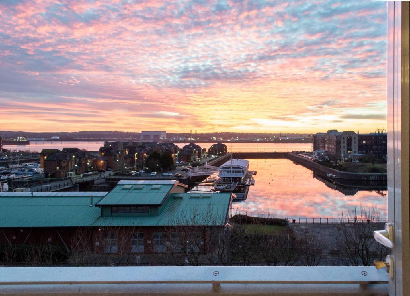 Stunning Mersey View Flat W Parking In Liverpool Exteriér fotografie